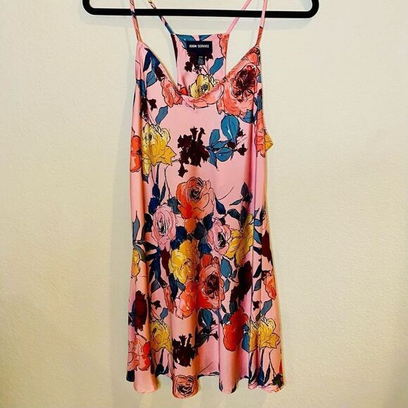 Room Service NWOT Floral Chemise - Picture 5 of 6